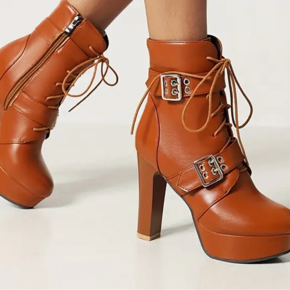 Chic Light Brown Heeled Boots - image 3